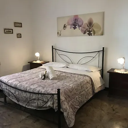 La Maison Royale Bed & Breakfast Bed & Breakfast