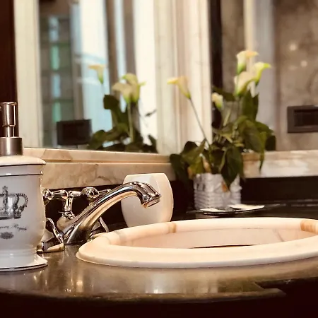 La Maison Royale Bed & Breakfast Bed & Breakfast Fiumicino