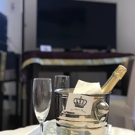 La Maison Royale Bed & Breakfast