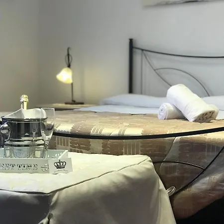 Bed & Breakfast La Maison Royale Bed & Breakfast 3*